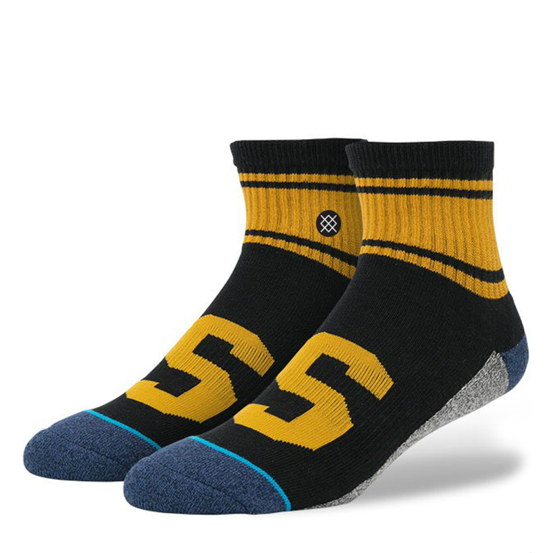 Носки Stance Halfback Носки Stance HalfbackНоски<br>хлопок, нейлон, спандекс.<br><br>Цвет: чёрный.<br>Размеры : L/XL<br>Пол: Мужской