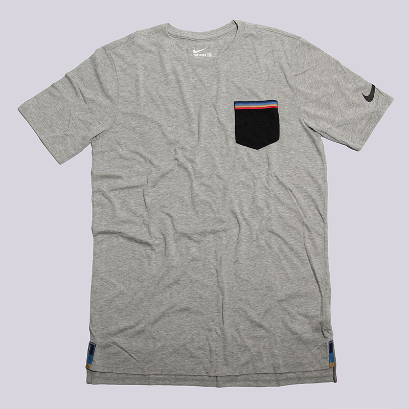 Футболка Nike Sportswear Lebrone Philipines Tee Футболка Nike Sportswear Lebrone Philipines TeeФутболки<br>75% полиэстер, 13% хлопок, 12% вискоза<br><br>Цвет: Серый<br>Размеры US: 2XL<br>Пол: Мужской
