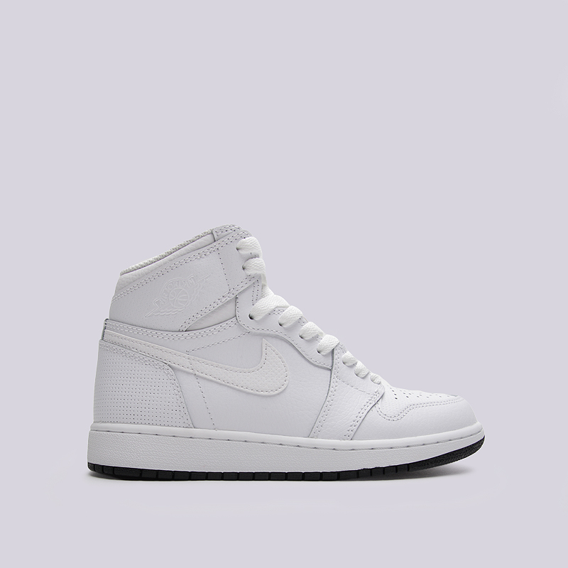 Кроссовки Air Jordan 1 Retro High OG BG Кроссовки Air Jordan 1 Retro High OG BGКроссовки lifestyle<br>кожа, текстиль, резина<br><br>Цвет: Белый<br>Размеры US: 4Y;4.5Y;5Y;5.5Y;6Y<br>Пол: Женский