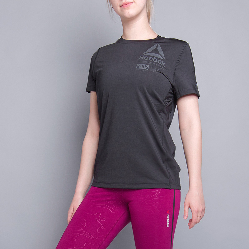 Футболка Reebok Activ Chill Graphic Tee Футболка Reebok Activ Chill Graphic TeeФутболки<br>87% полиэстер, 13% эластан<br><br>Цвет: Серый<br>Размеры US: M<br>Пол: Женский