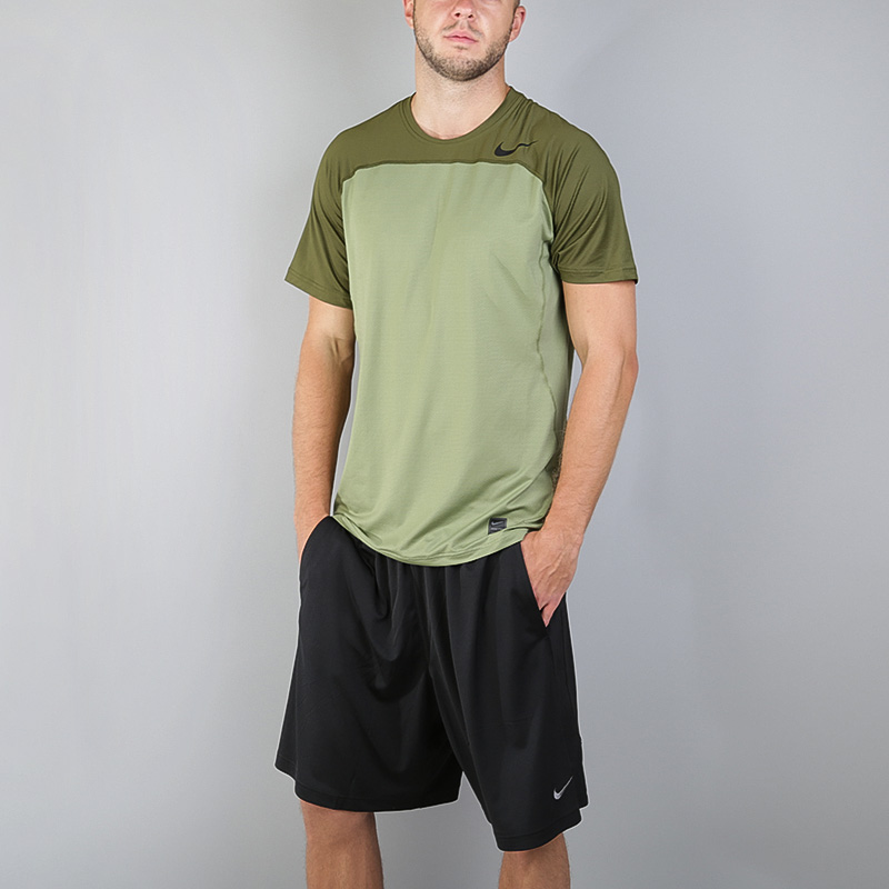 Футболка Nike Pro Hypercool Футболка Nike Pro HypercoolФутболки<br>Полиэстер, эластан<br><br>Цвет: Зеленый<br>Размеры US: S;M;L;XL;2XL<br>Пол: Мужской