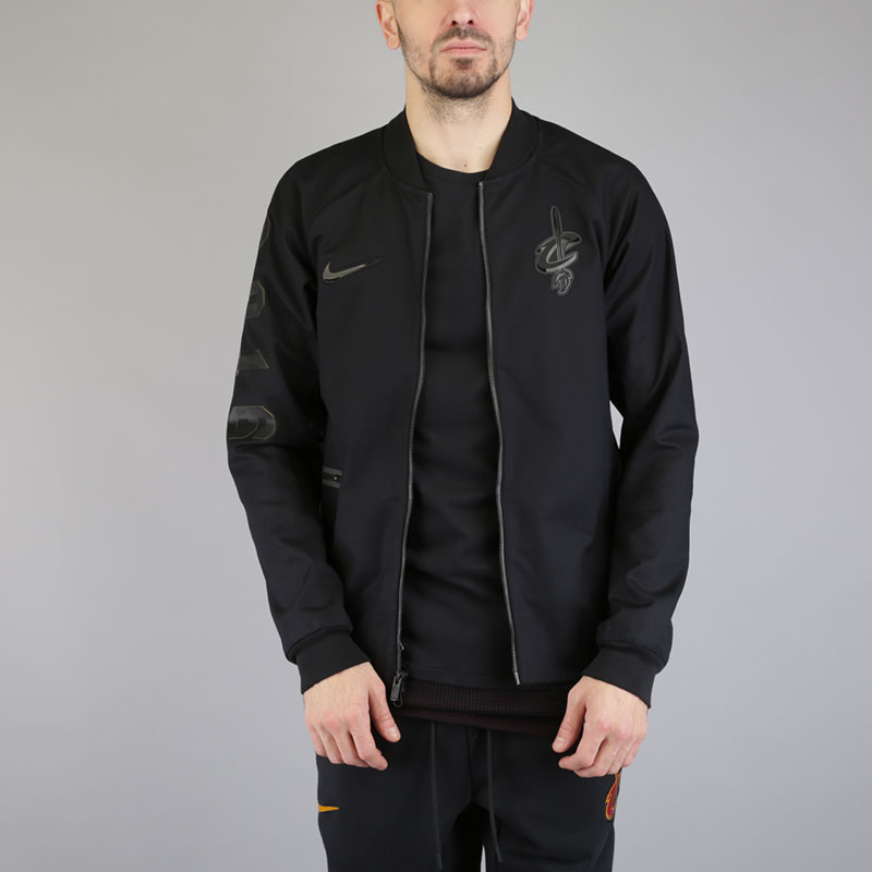 Куртка Nike Cleveland Cavaliers Modern NBA Varsity Jacket Куртка Nike Cleveland Cavaliers Modern NBA Varsity JacketКуртки, пуховики<br>Хлопок, эластан, полиэстер<br><br>Цвет: Черный<br>Размеры US: S;M;L;XL;2XL<br>Пол: Мужской