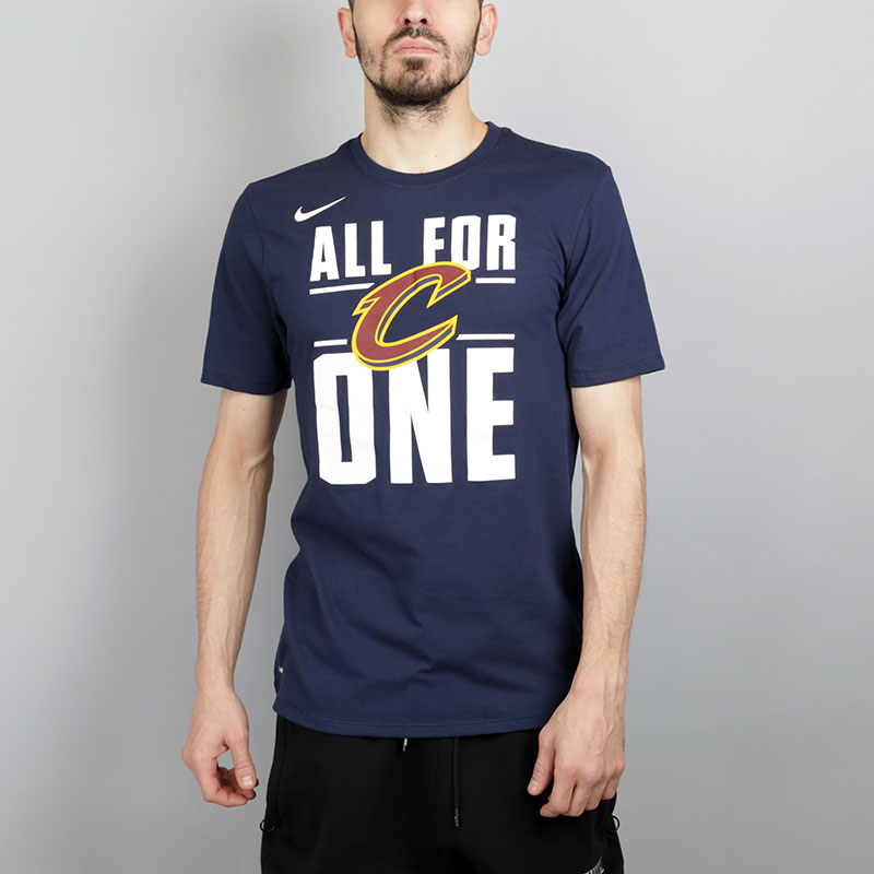 Футболка Nike Cleveland Cavaliers Dry Футболка Nike Cleveland Cavaliers DryФутболки<br>Полиэстер, хлопок<br><br>Цвет: Синий<br>Размеры US: S;M;L;XL;2XL<br>Пол: Мужской