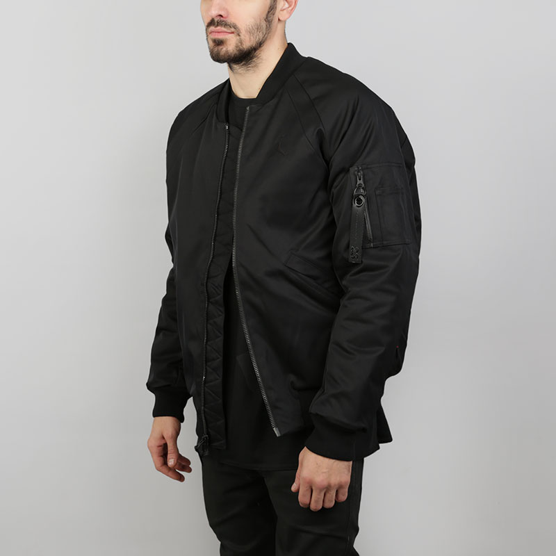Куртка-бомбер Jordan Wings MA-1 Куртка-бомбер Jordan Wings MA-1Куртки, пуховики<br>Полиэстер<br><br>Цвет: Черный<br>Размеры US: S;M;L;XL<br>Пол: Мужской