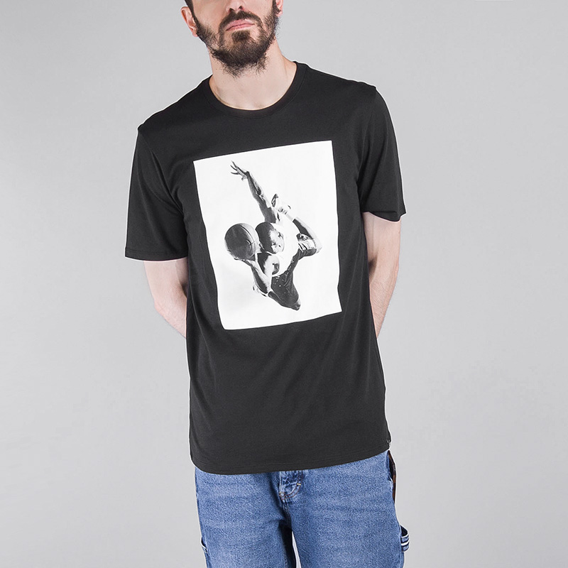 Футболка Jordan SPORTSWEAR FLIGHT HERITAGE Футболка Jordan SPORTSWEAR FLIGHT HERITAGEФутболки<br>Хлопок<br><br>Цвет: Черный<br>Размеры US: S;M;L;XL;2XL<br>Пол: Мужской
