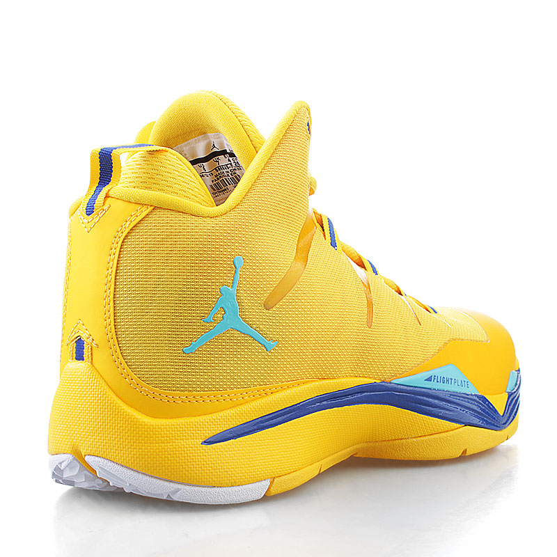 Кроссовки желтого цвета. Джорданы кроссовки желтые. Баскетбольные кроссовки найк желтые.
