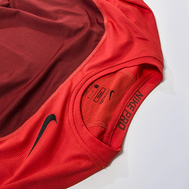 мужская красная футболка Nike Hypercool Training Shirt 828178-674 - цена, описание, фото 4