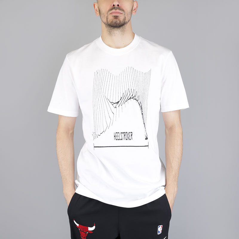 мужская белая футболка Nike NikeLab Essentials Heel Striker 916212-100 - цена, описание, фото 1