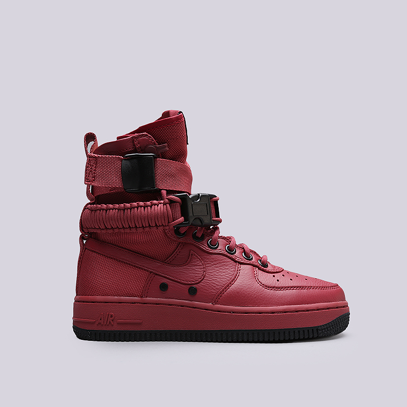 

Кроссовки Nike, Красный