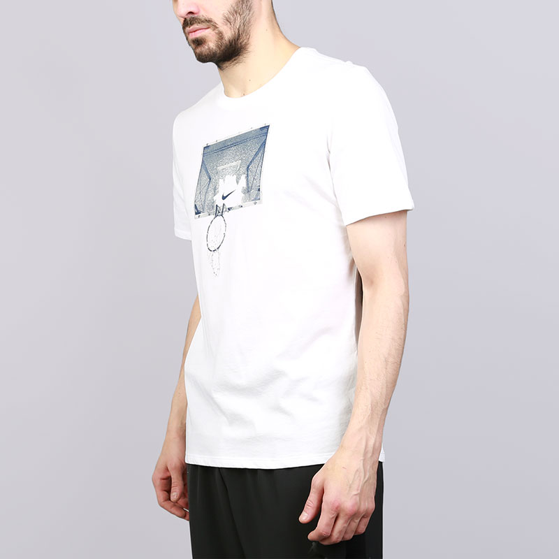 мужская белая футболка Nike Graphic AJ2785-100 - цена, описание, фото 3