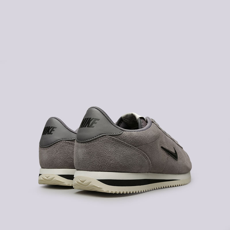 мужские серые кроссовки Nike Cortez Basic SE 902803-002 - цена, описание, фото 4