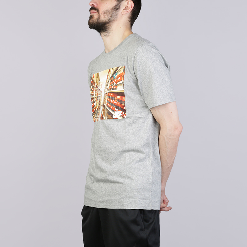 мужская серая футболка Nike NSW Tee Photo Red 892167-063 - цена, описание, фото 1