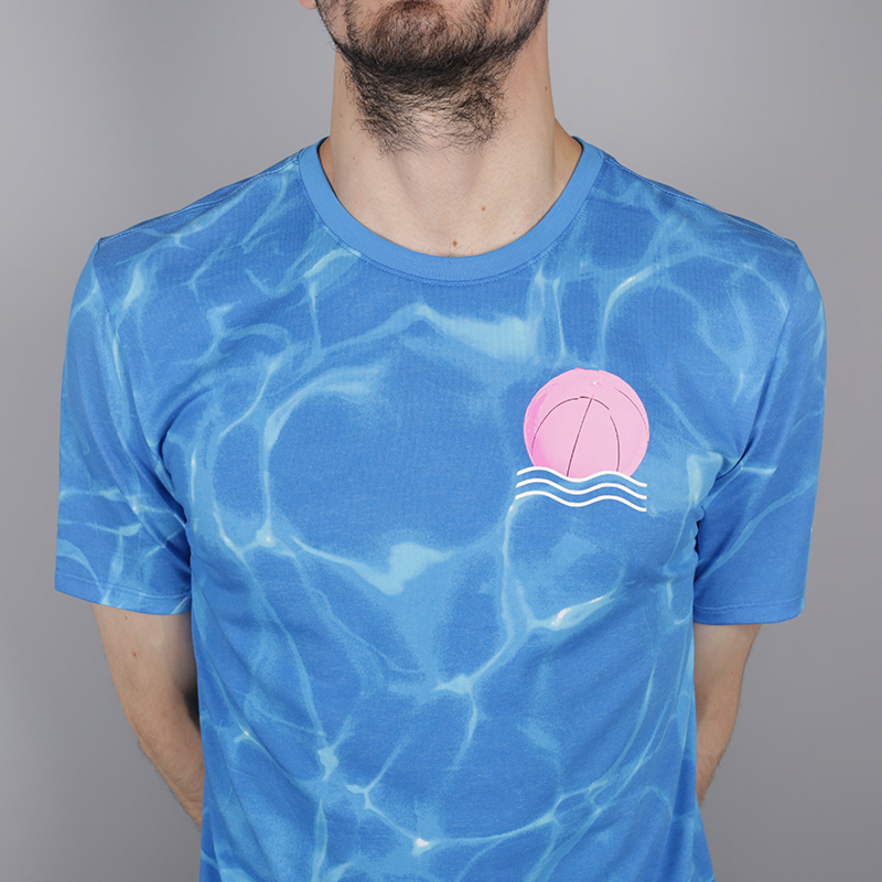 мужская синяя футболка Nike Pool AOP 923709-100 - цена, описание, фото 2