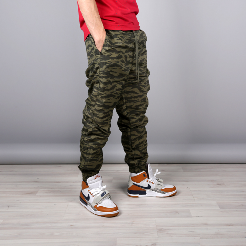 мужские  брюки Nike Swoosh Woven Pant AO0863-222 - цена, описание, фото 3