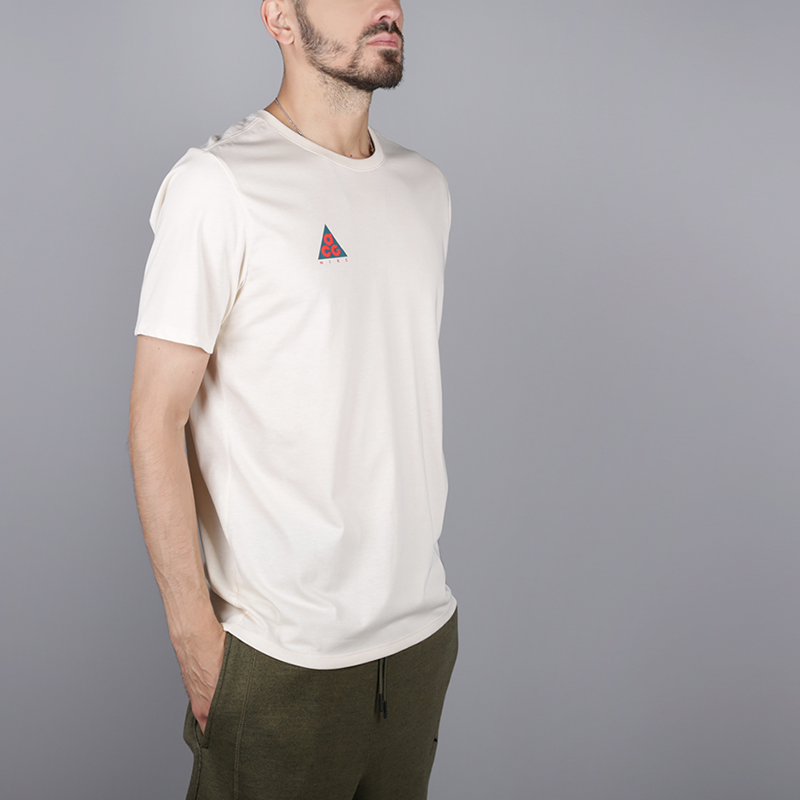 мужская бежевая футболка Nike ACG Tee AQ3951-258 - цена, описание, фото 3