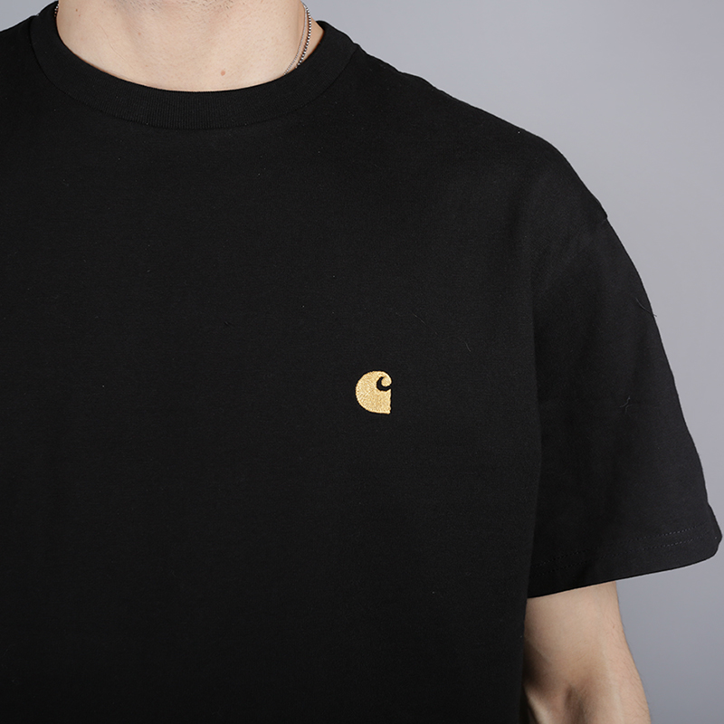 мужская черная футболка Carhartt WIP S/S Chase T-Shirt i026391-black/gold - цена, описание, фото 2