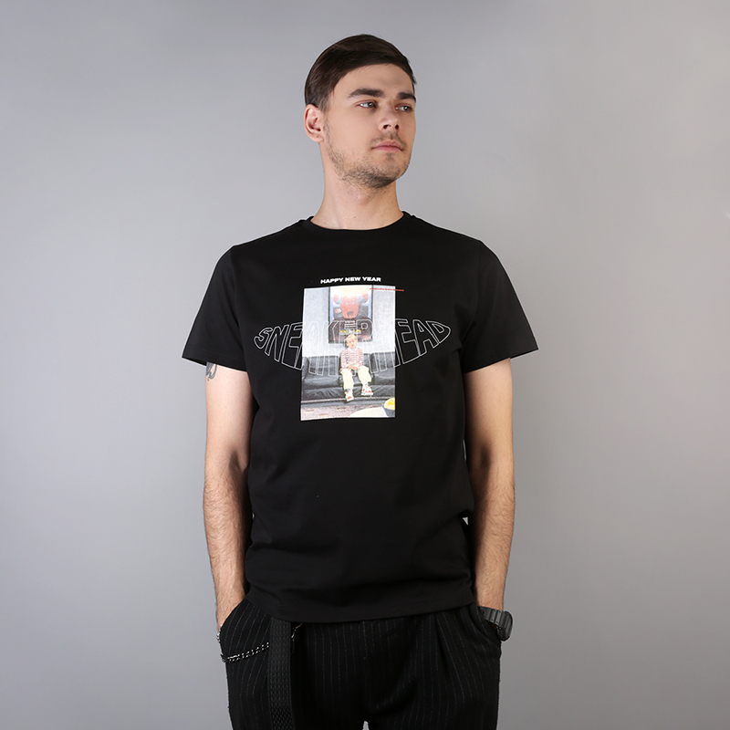 мужская черная футболка Sneakerhead Один Дома Alone tee - цена, описание, фото 1