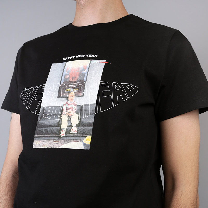 мужская черная футболка Sneakerhead Один Дома Alone tee - цена, описание, фото 2