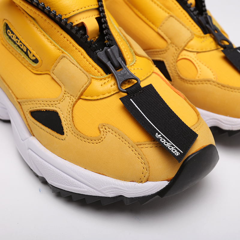 женские желтые кроссовки adidas Falcon Zip W EE5113 - цена, описание, фото 7