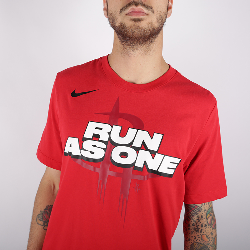мужская красная футболка Nike Run As One AT0806-657 - цена, описание, фото 2