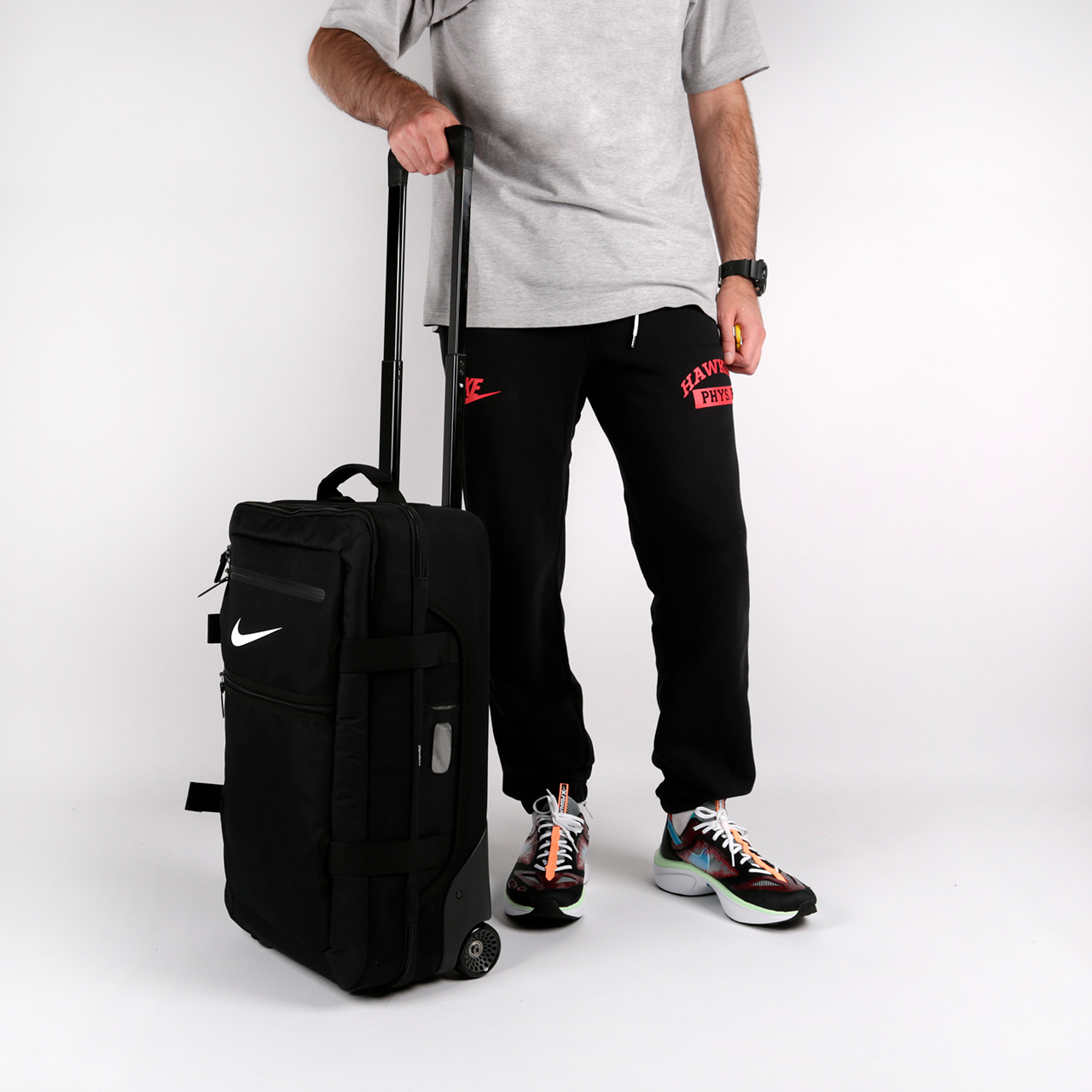  черный чемодан Nike FiftyOne 49 Cabin Roller PBZ277-001 - цена, описание, фото 1