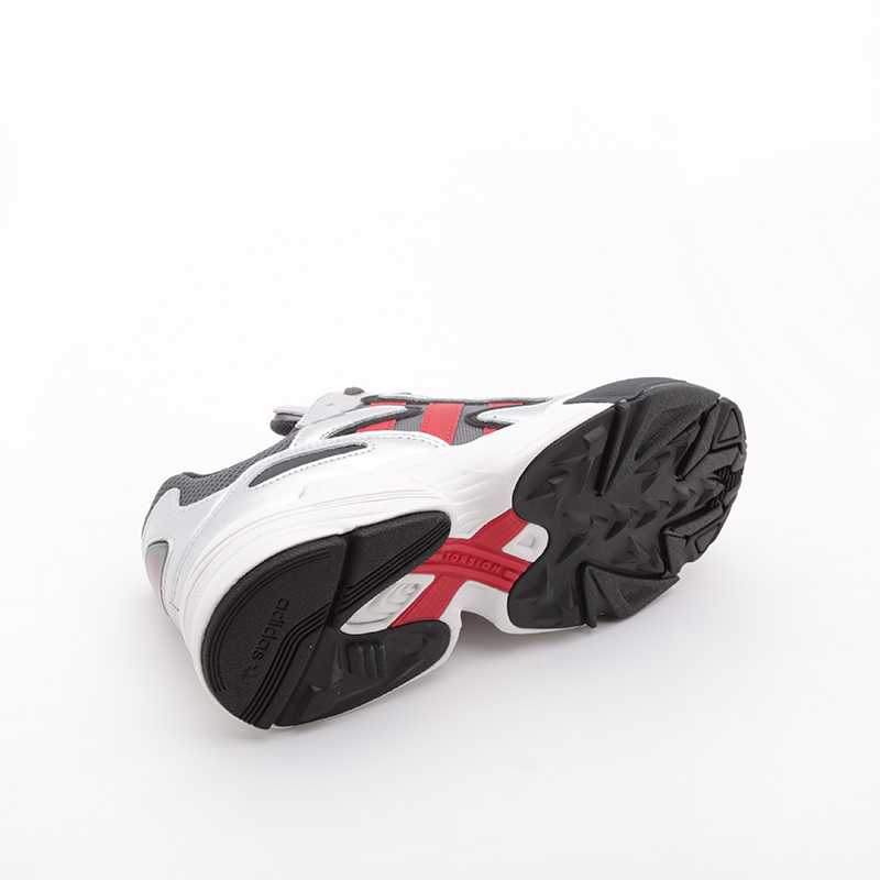 мужские серые кроссовки adidas Yung-96 Chasm EE7240 - цена, описание, фото 2