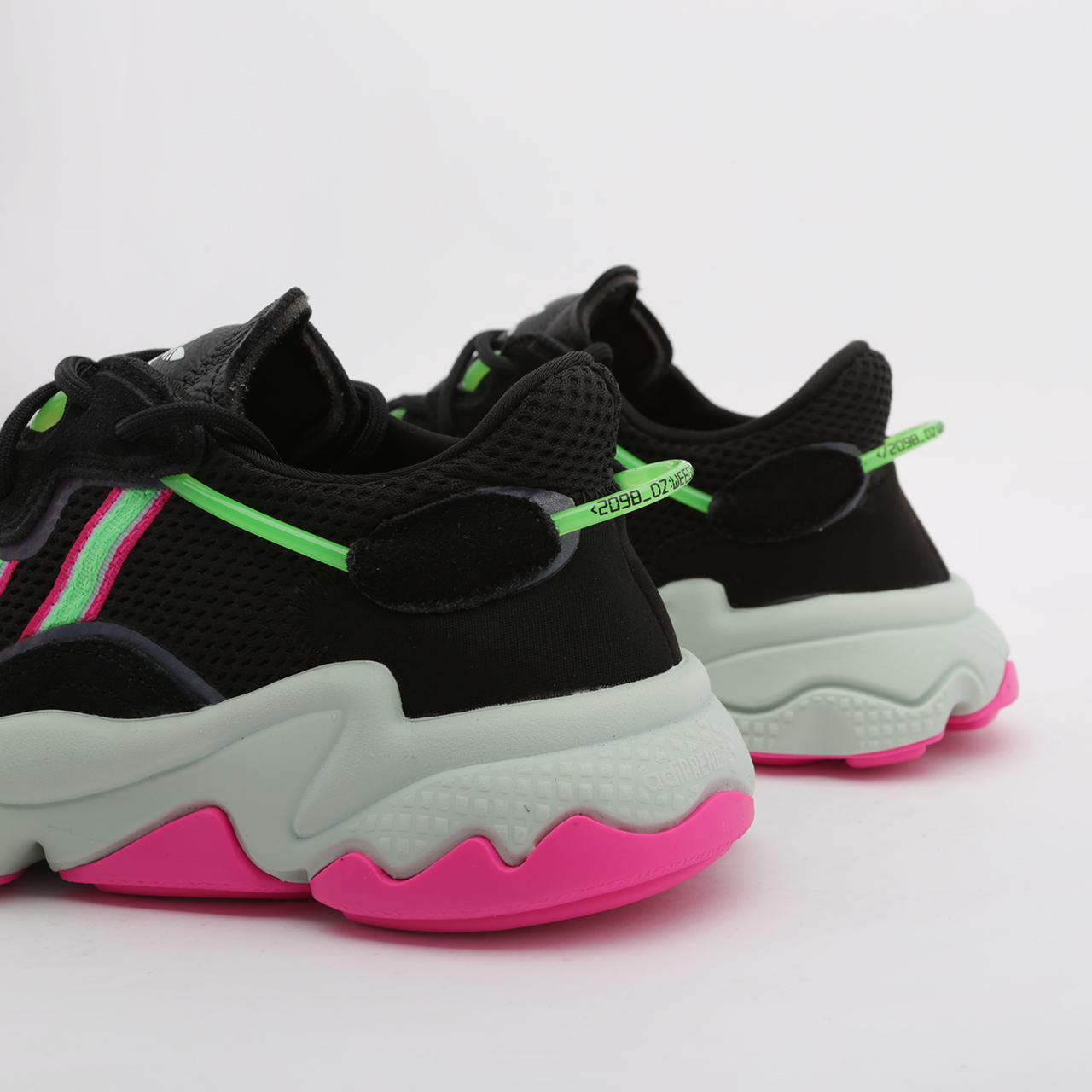 женские черные кроссовки adidas Ozweego W EE5714 - цена, описание, фото 6