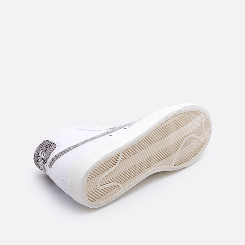  белые кроссовки Nike Blazer Mid '77 VNTG WE Reptile CI1176-101 - цена, описание, фото 2