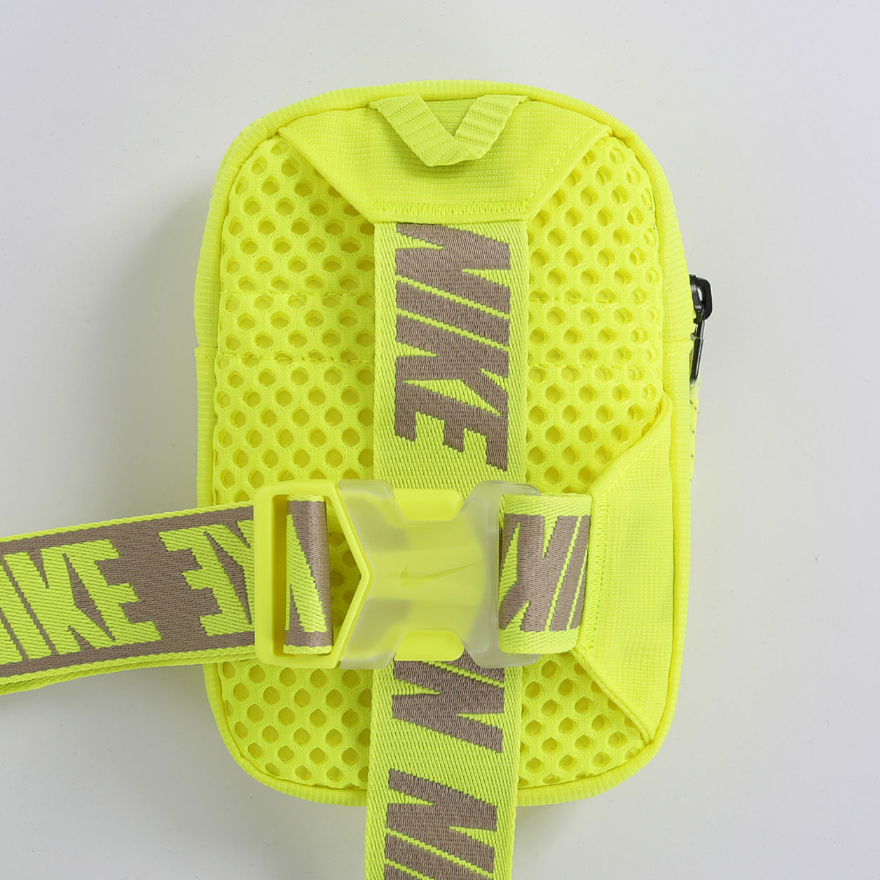  желтая сумка Nike Essentials Hip Pack BA5904-757 - цена, описание, фото 5