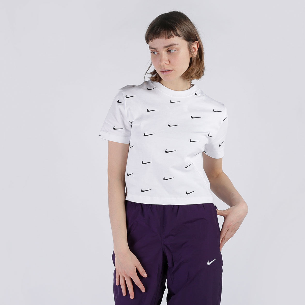 женская белая футболка Nike Swoosh Logo T-Shirt CK4092-100 - цена, описание, фото 1
