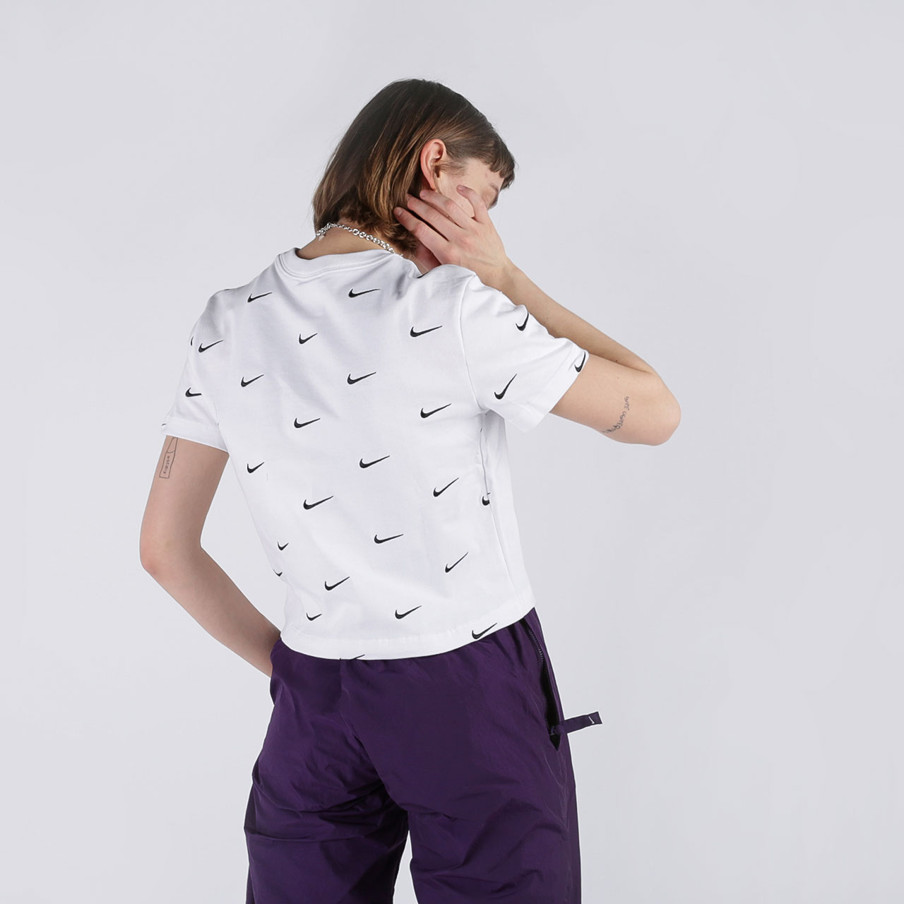 женская белая футболка Nike Swoosh Logo T-Shirt CK4092-100 - цена, описание, фото 2