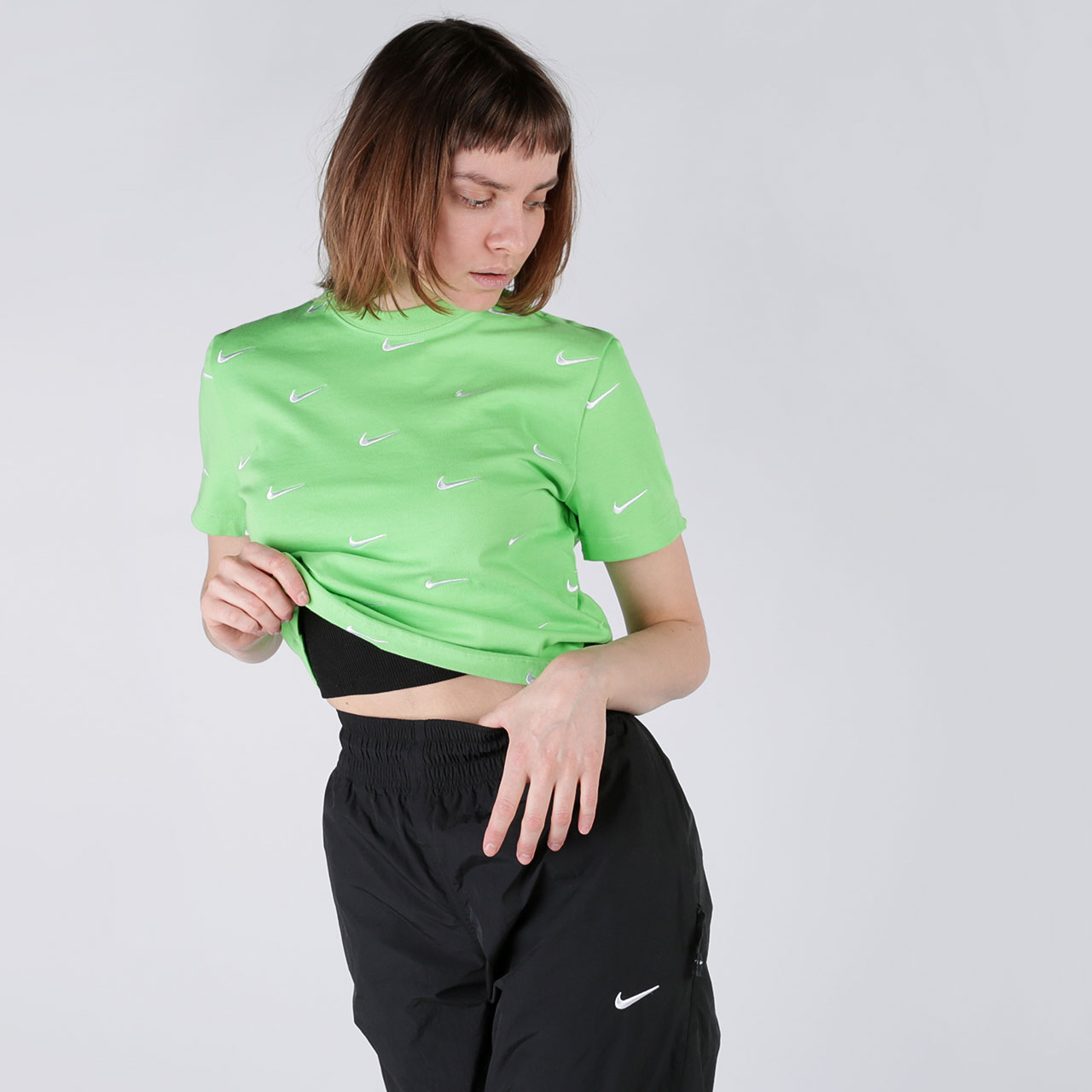 женская зеленая футболка Nike Swoosh Logo T-Shirt CK4092-378 - цена, описание, фото 2