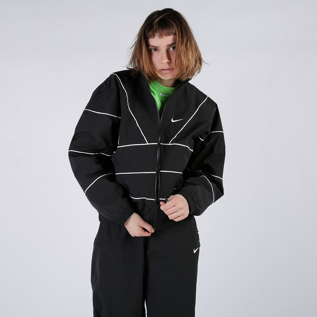женская черная куртка Nike Women's Track Jacket CD6541-010 - цена, описание, фото 1
