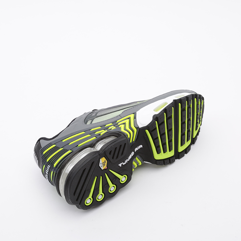мужские серые кроссовки Nike Air Max Plus III CD7005-002 - цена, описание, фото 3
