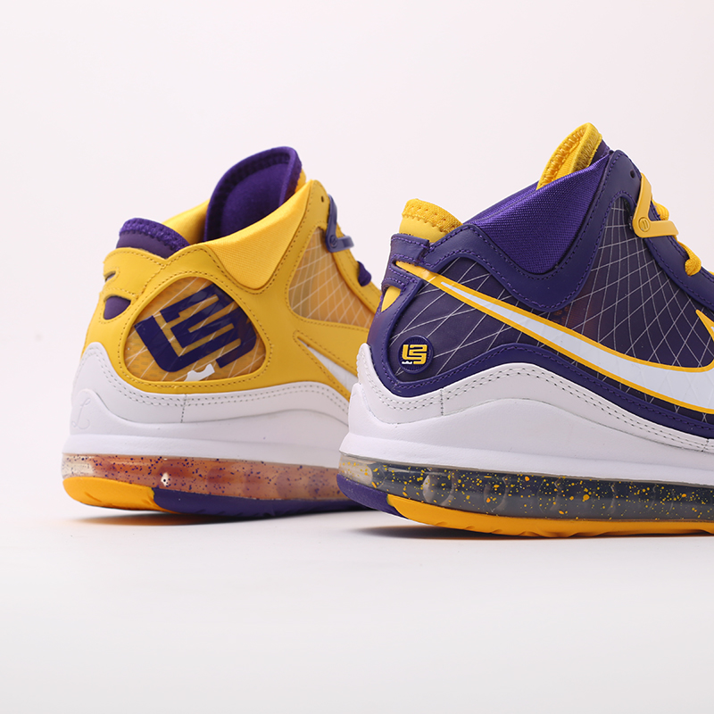 мужские желтые баскетбольные кроссовки Nike Lebron VII QS CW2300-500 - цена, описание, фото 8