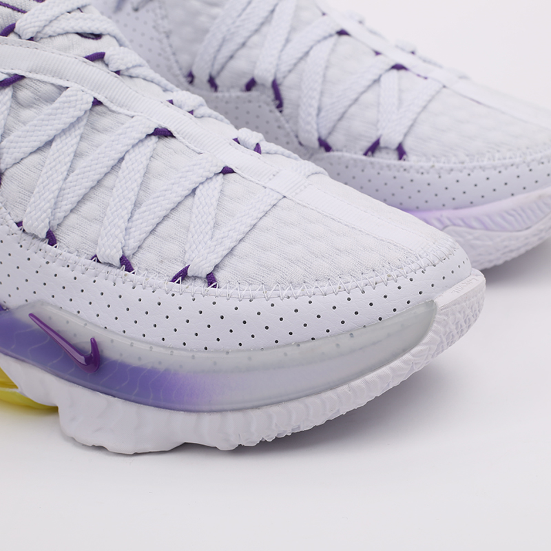 Баскетбольные кроссовки Nike Lebron XVII Low (CD5007-102)  - цена, описание, фото 6