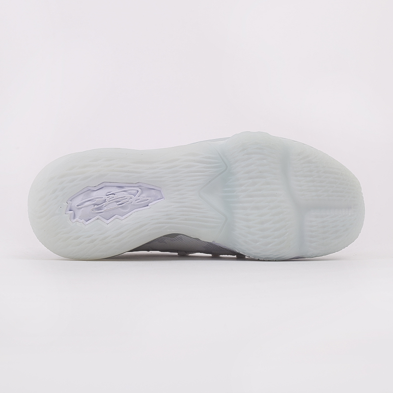 Баскетбольные кроссовки Nike Lebron XVII Low (CD5007-103)  - цена, описание, фото 4