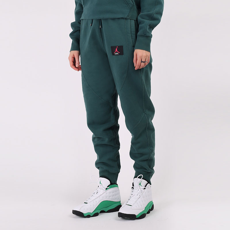 женские зеленые брюки Jordan Flight Fleece CV7795-300 - цена, описание, фото 1