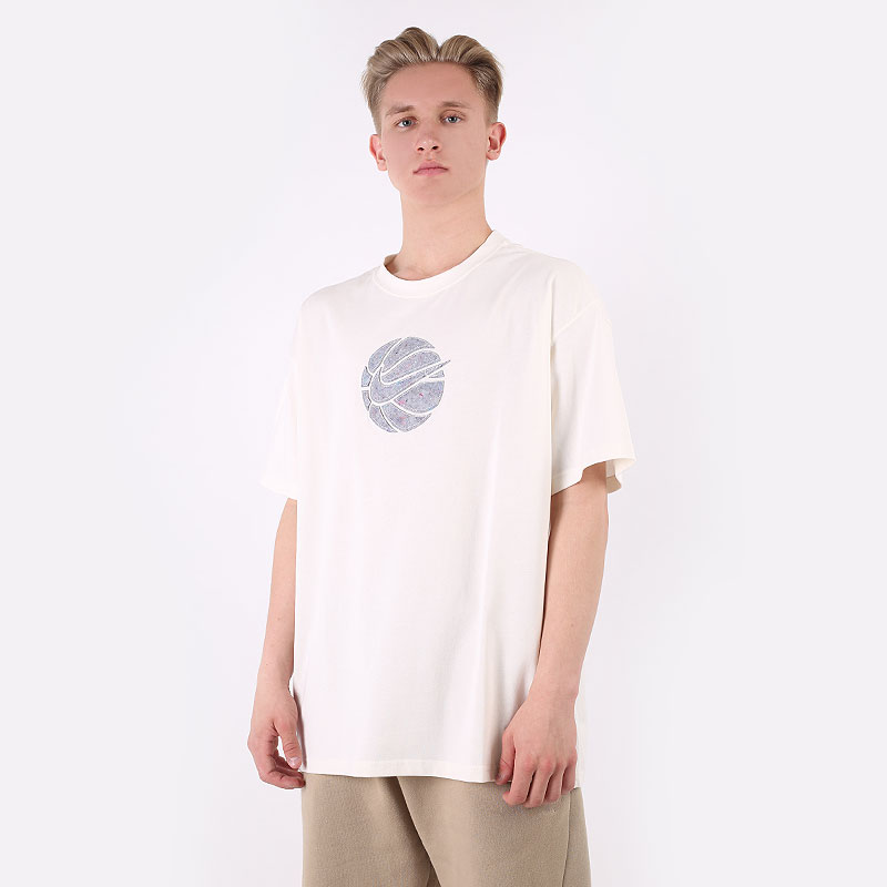 мужская бежевая футболка Nike Basketball T-Shirt DD0828-901 - цена, описание, фото 1