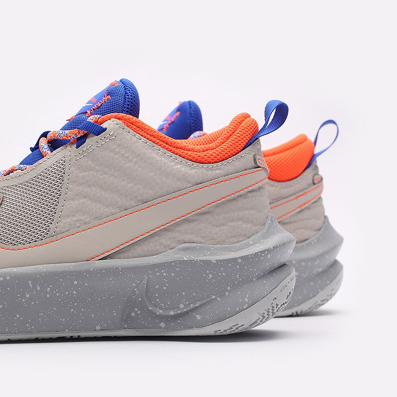 Женские баскетбольные кроссовки Nike Team Hustle D 10 SE (GS) (CZ4179-001)  - цена, описание, фото 3