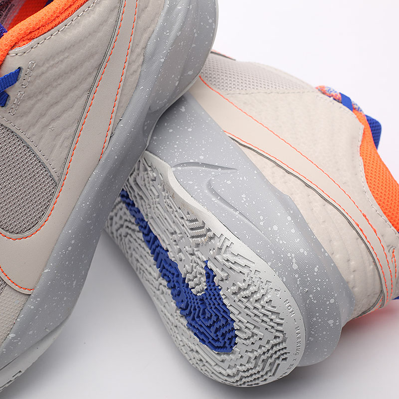 Женские баскетбольные кроссовки Nike Team Hustle D 10 SE (GS) (CZ4179-001)  - цена, описание, фото 7