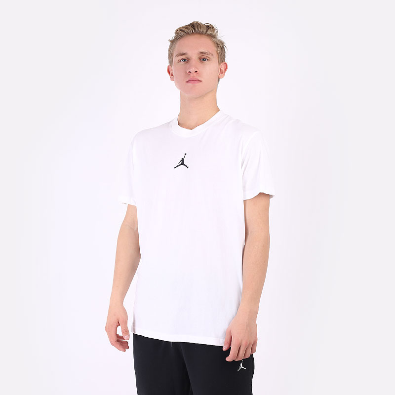 Мужская футболка Jordan Dri-FIT Air Short-Sleeve Graphic Top (DA2694-100) купить по цене 2860 руб в интернет-магазине Streetball