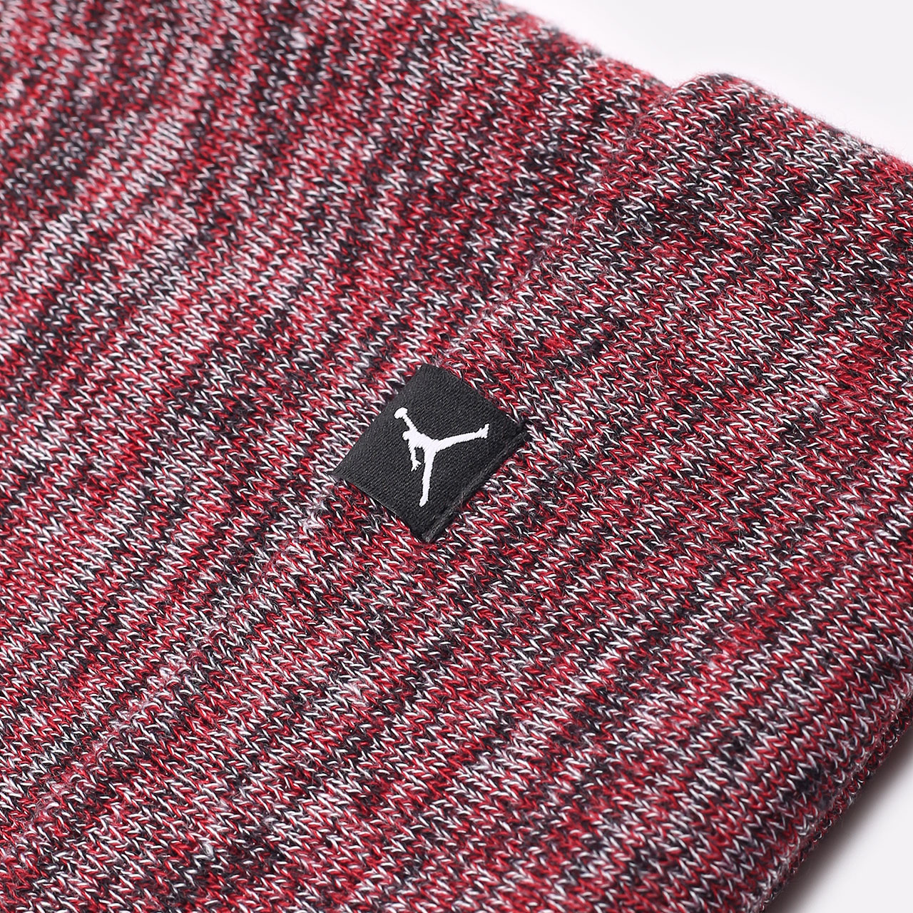  бордовая шапка Jordan Beanie Cuffed Jumpman DJ6048-687 - цена, описание, фото 2