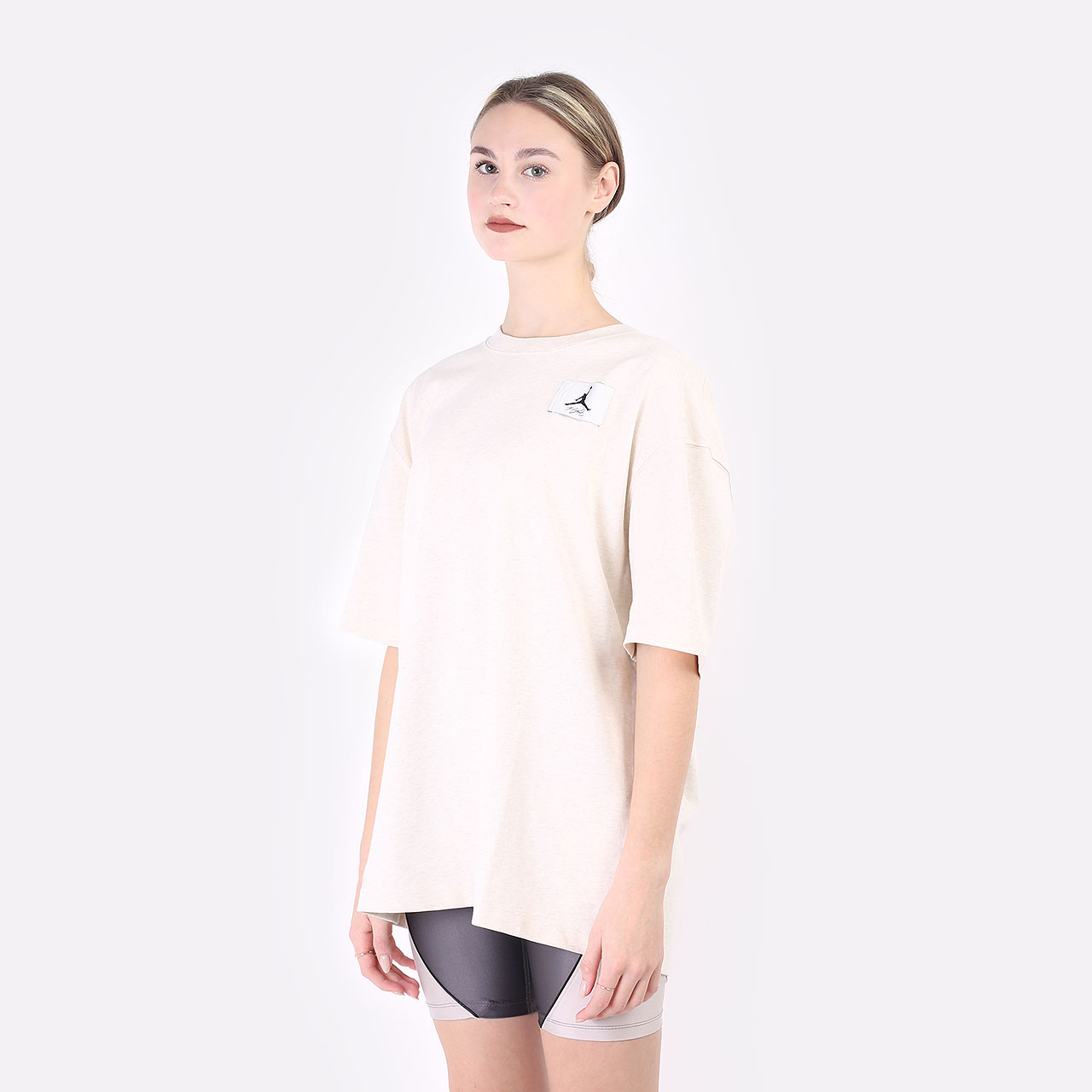 Женская футболка Jordan Jordan Essentials (DD7057-113)  - цена, описание, фото 1