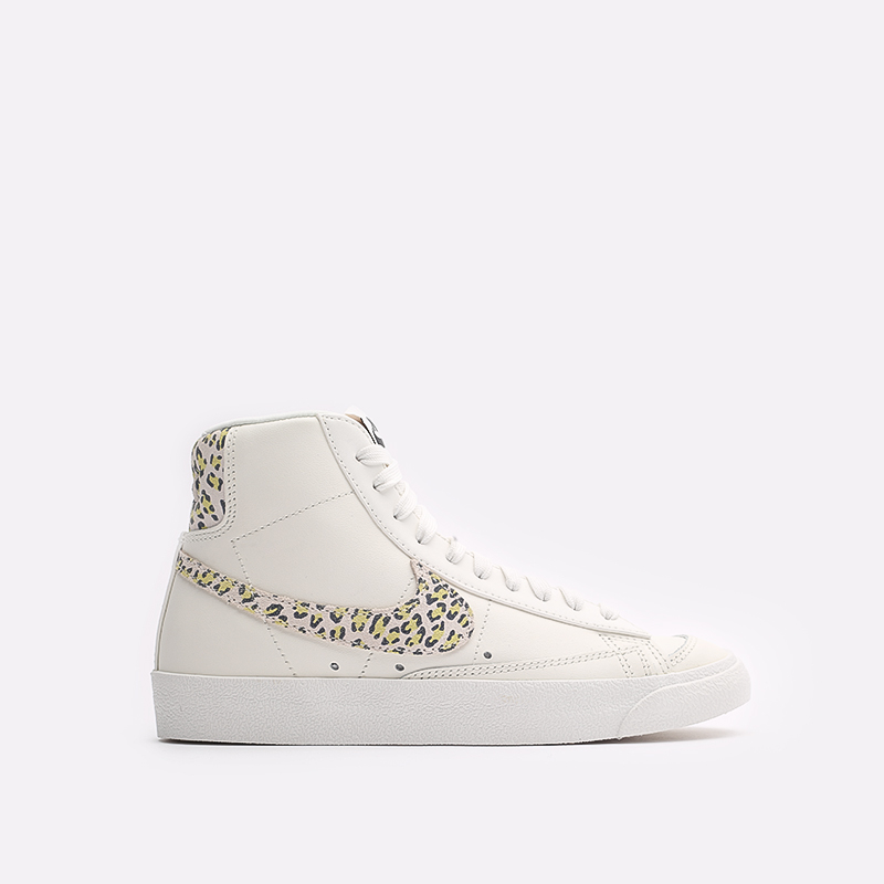 женские бежевые кроссовки Nike WMNS Blazer Mid '77 SE DH9633-100 - цена, описание, фото 1