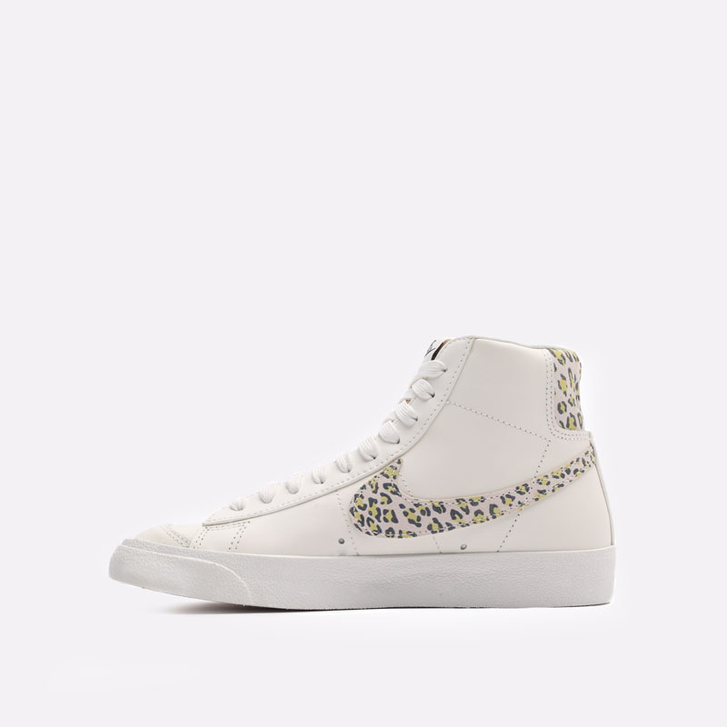 женские бежевые кроссовки Nike WMNS Blazer Mid '77 SE DH9633-100 - цена, описание, фото 2