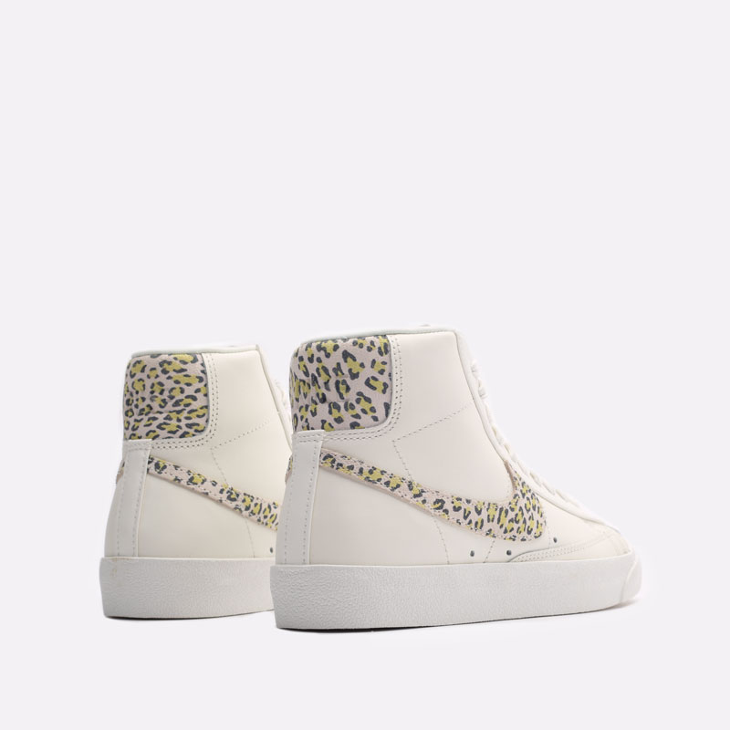 Женские кроссовки Nike WMNS Blazer Mid '77 SE (DH9633-100)  - цена, описание, фото 3