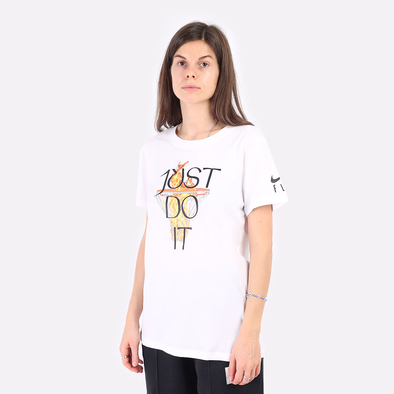 женская белая футболка Nike DRI FIT  DM2569-100 - цена, описание, фото 1