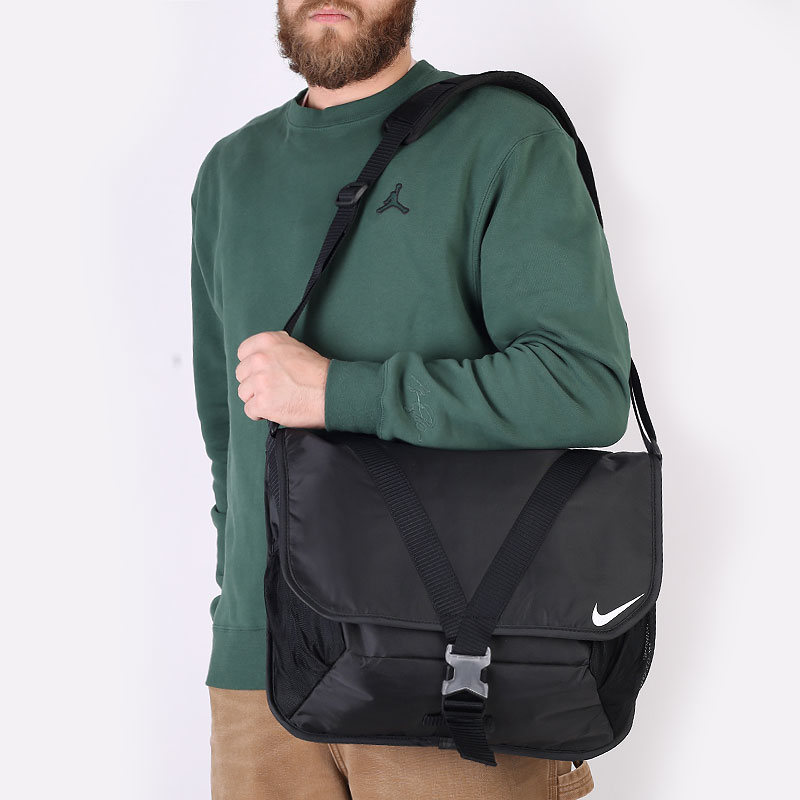  черная сумка Nike Sportswear Essentials Messenger Bag 17L DB0498-010 - цена, описание, фото 1