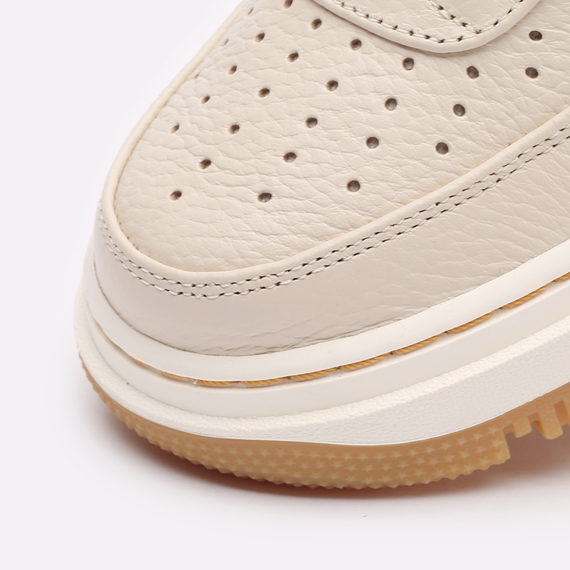 Мужские кроссовки Nike Air Force 1 Luxe (DB4109-200)  - цена, описание, фото 8
